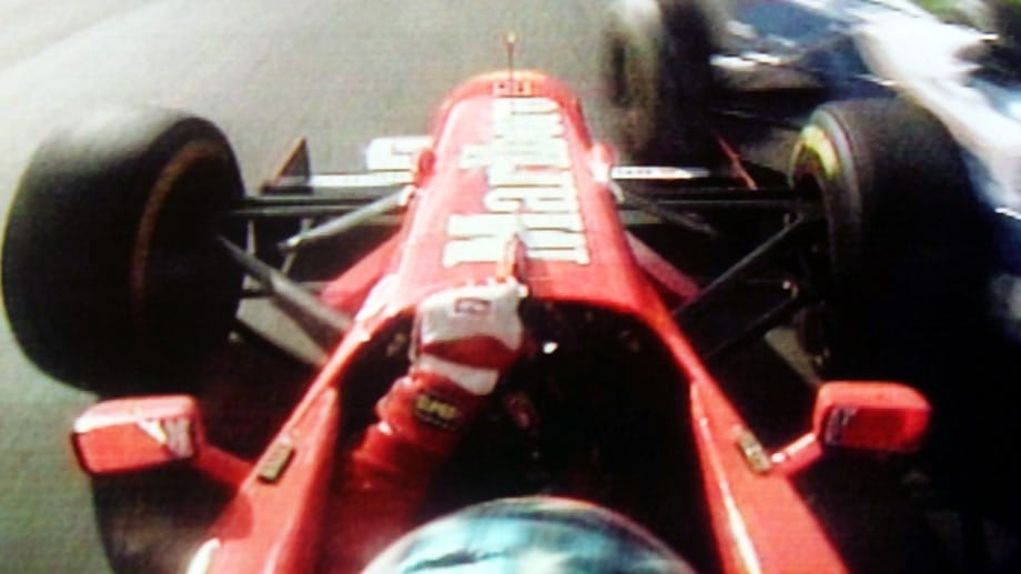 Schumacher wehrte sich mit einem umstrittenen Manöver. Es kam zur Kollision, bei der Schumacher den Kürzeren zog. Der Kerpener schied aus und Villeneuve errang den WM-Titel. Schumacher wurde später wegen Unsportlichkeit vom Autoweltverband bestraft.