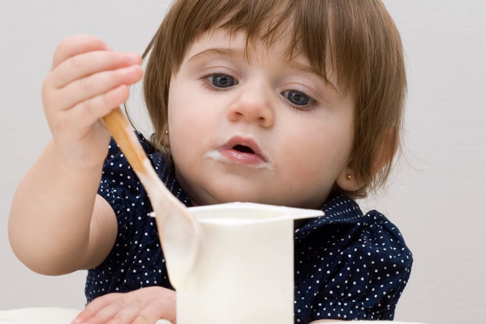 Laktoseintoleranz ist oft für Kindern sehr schmerzhaft.