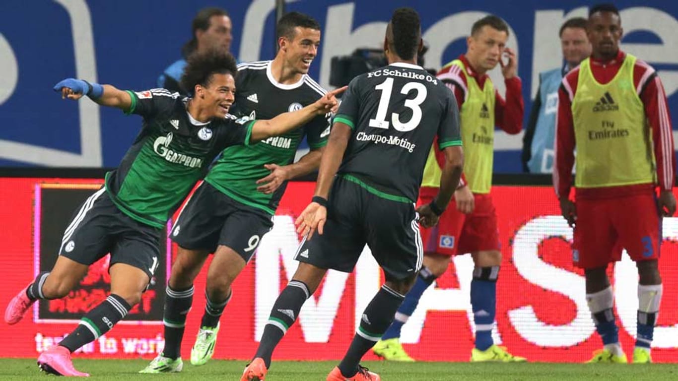 Leroy Sané (li.) lässt den FC Schalke 04 jubeln.