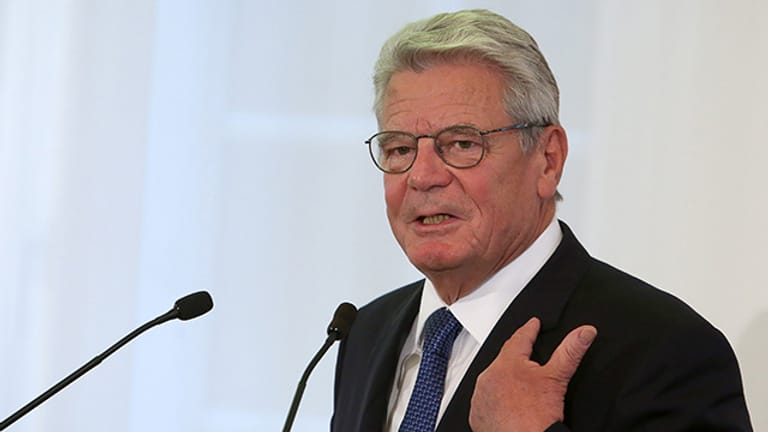 Bundespräsident Gauck spricht sich in der Flüchtlingsproblematik für eine breite gesellschaftliche Debatte aus.