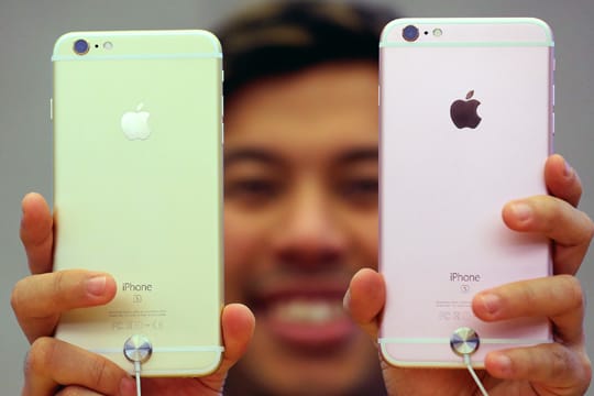 Das iPhone 6s ist auch in Roségold erhältlich.
