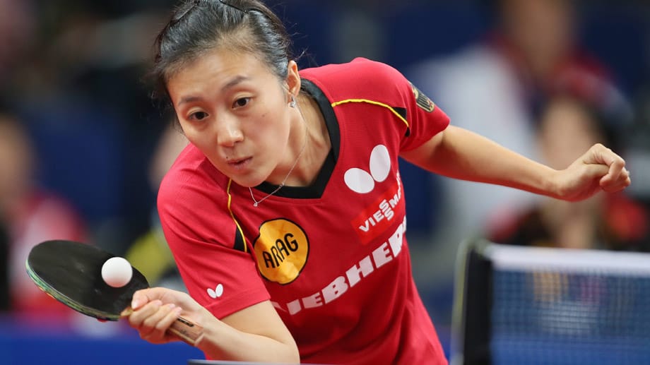 Die deutsche Tischtennis-Spielerin Han Ying bei einer Angabe. Die deutsche Tischtennis-Spielerin Han Ying bei einer Angabe.