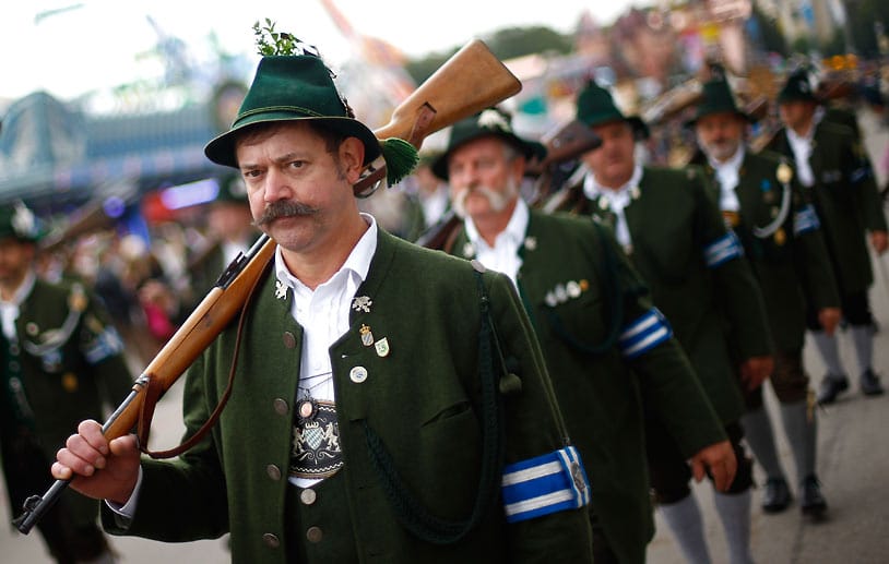 Die Tradition lebt! Nach wie vor ist zum Beispiel der "Trachten- und Schützenzug" ein Hauptbestandteil des Oktoberfests in München.