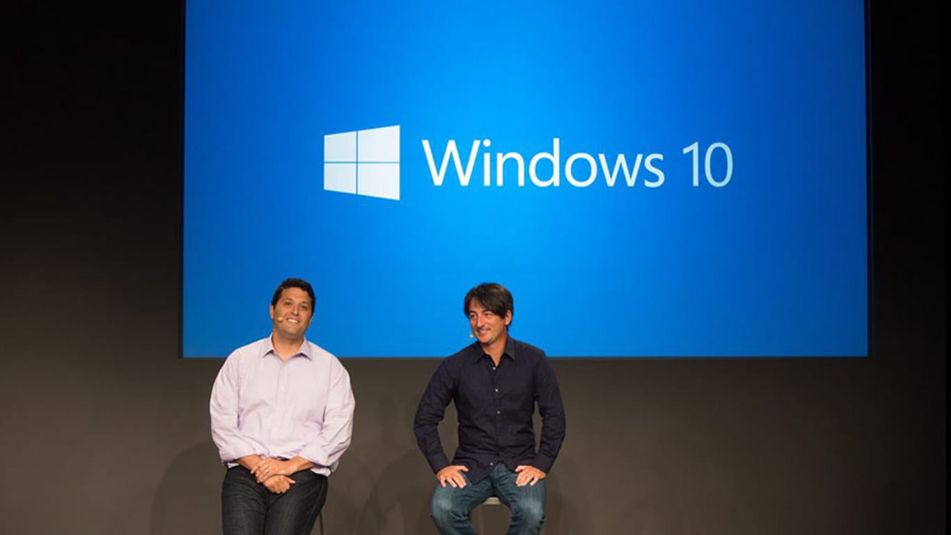 Microsofts Terry Myerson (links) bezieht Stellung wegen der Datensammelei von Windows 10.