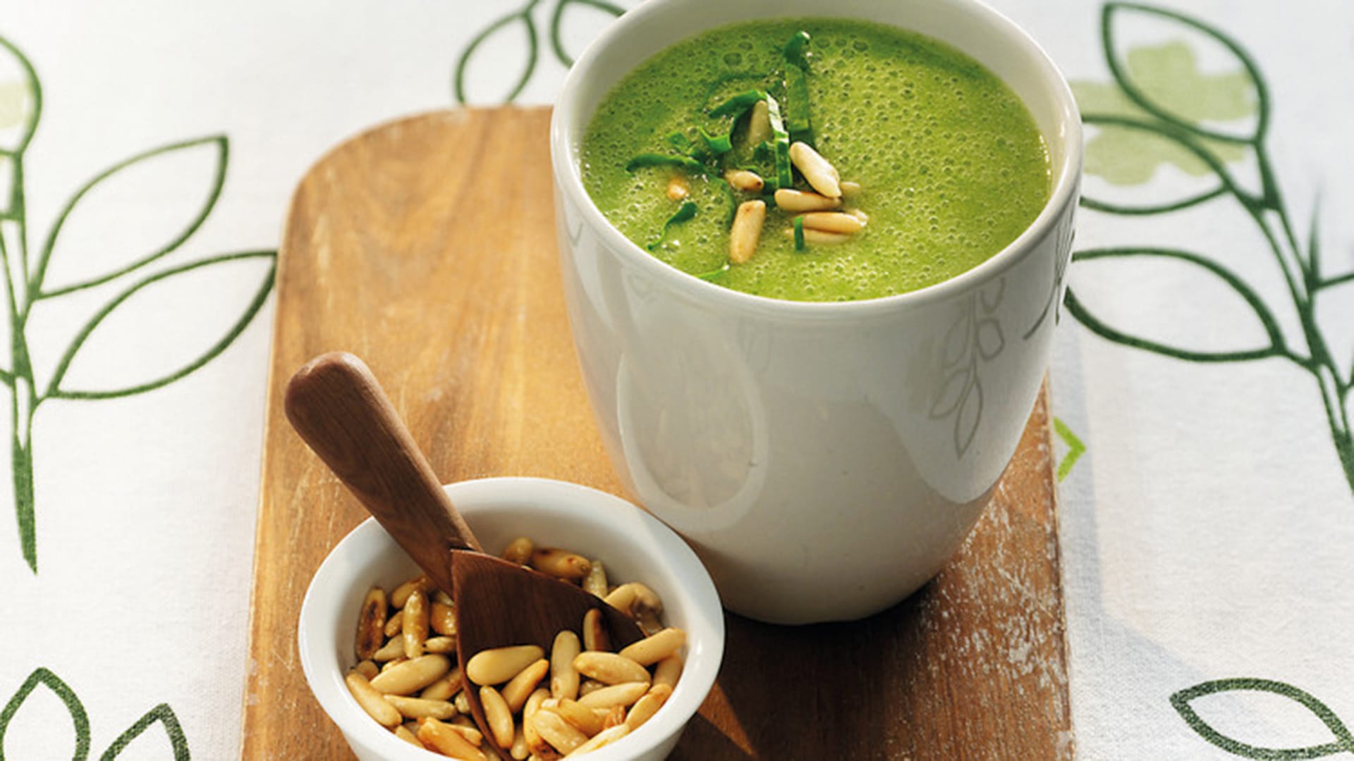 Bärlauchsuppe: Suppen sind leicht bekömmlich und beim Osterbrunch beliebt.