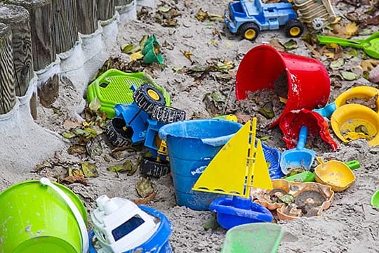 Gemeinsam im Sandkasten spielen? Nicht in Oesselse bei Hannover. Dort gelten strenge Regeln für eine Kita.