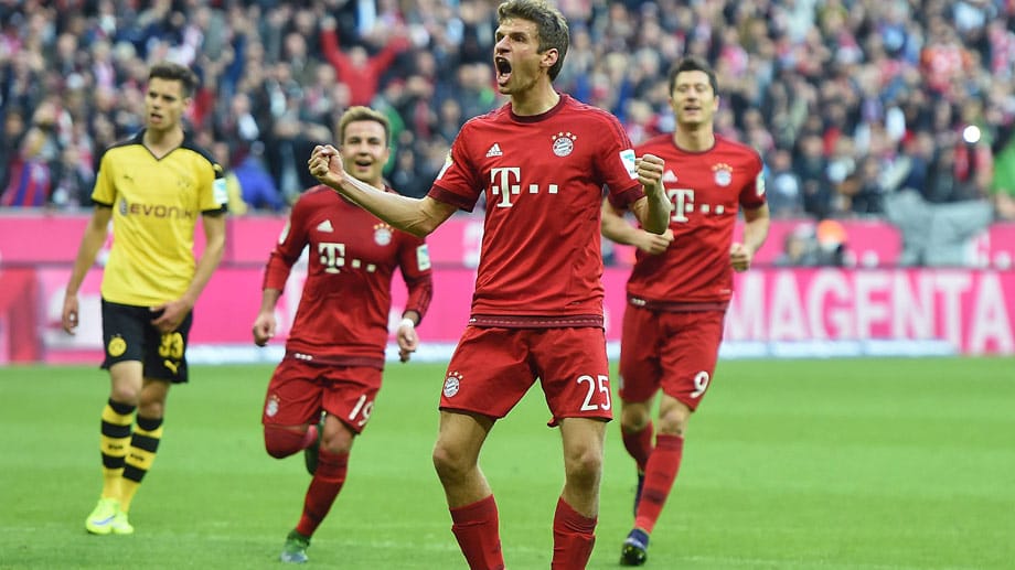 Thomas Müller freut sich über seine beiden Treffer gegen Borussia Dortmund. Thomas Müller freut sich über seine beiden Treffer gegen Borussia Dortmund.