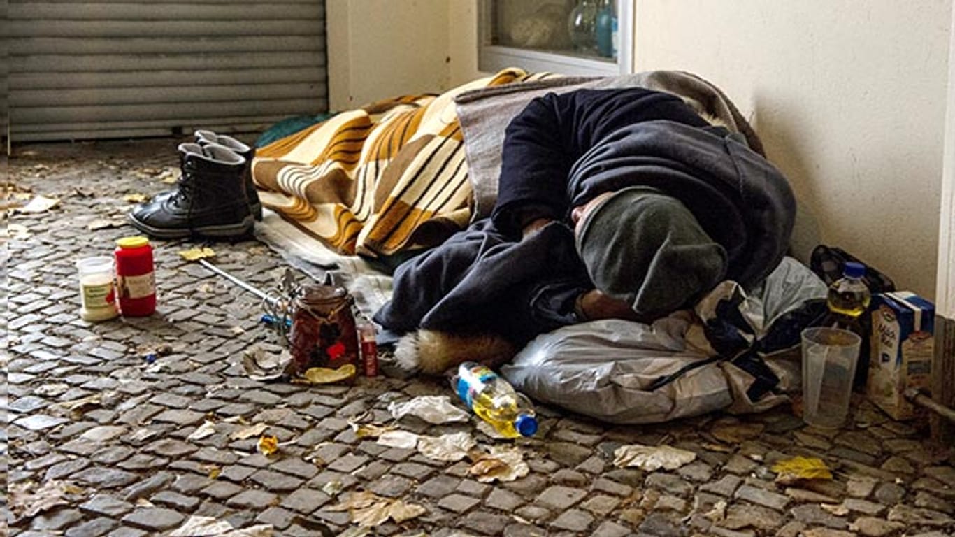 Ein Obdachloser in Berlin: Die Zahl der Wohnungslosen wird in den nächsten Jahren in die Höhe schnellen.