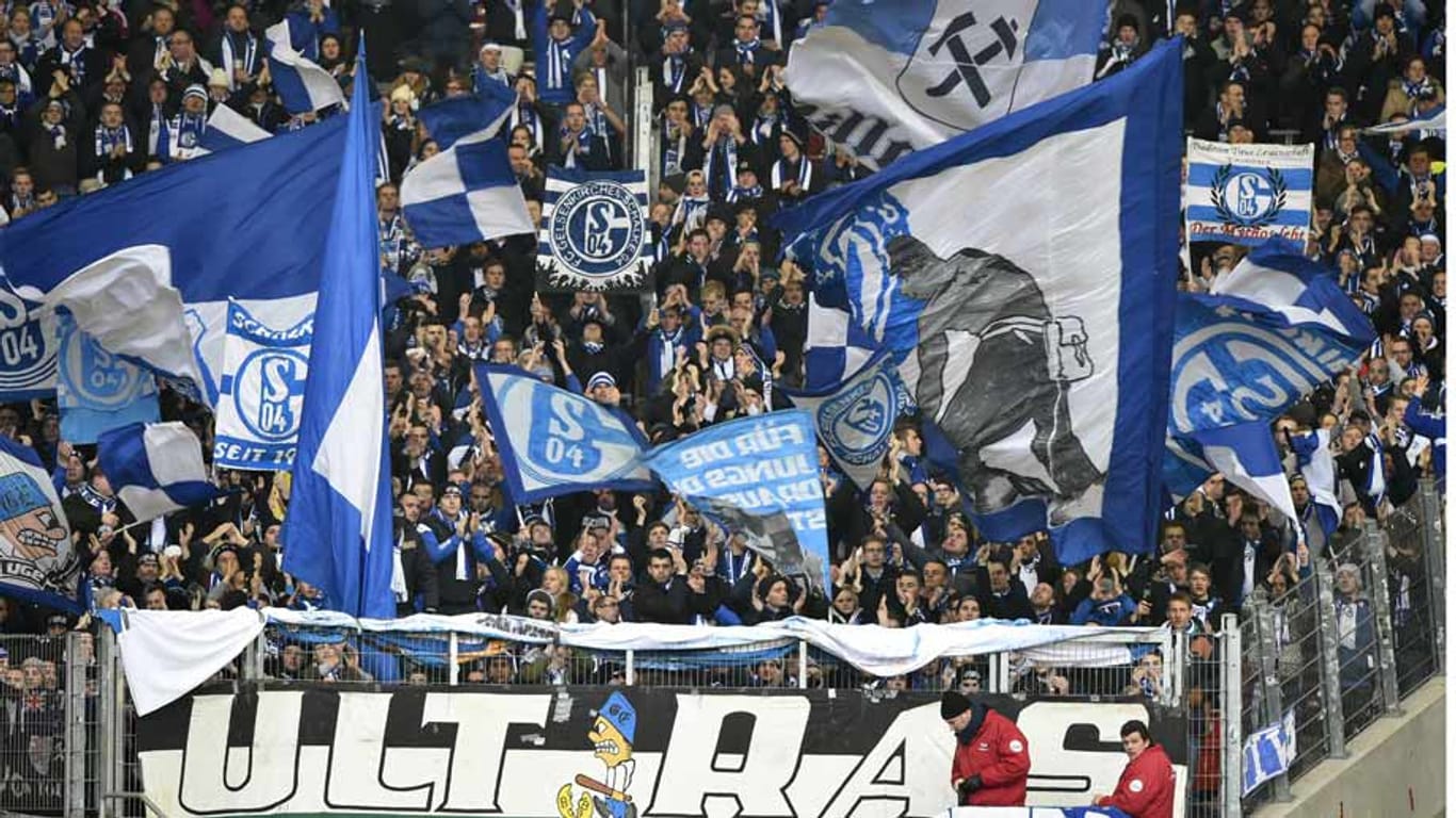Eine Fan-Gruppierung des FC Schalke will nicht zum Derby in Dortmund reisen.