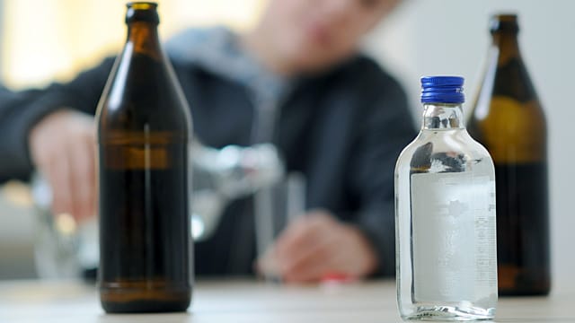 Komasaufen: Jeder achte Jugendliche in Deutschland betrinkt sich mindestens einmal im Monat.