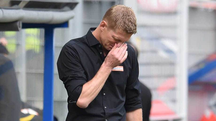 Markus Gellhaus muss nach zehn Saisonspielen seinen Hut nehmen. Markus Gellhaus muss nach zehn Saisonspielen seinen Hut nehmen.