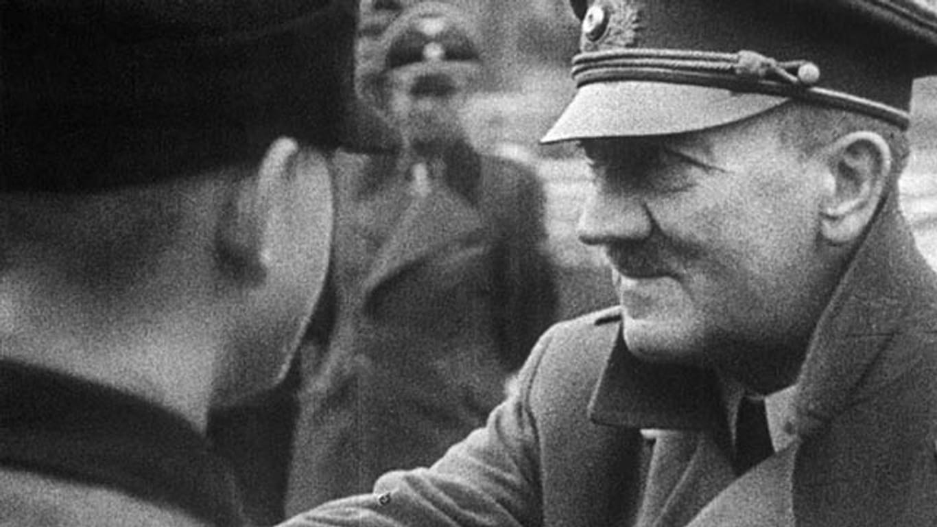 Geschlagen, gescheitert, am Ende: Adolf Hitler wenige Tage vor seinem Selbstmord.
