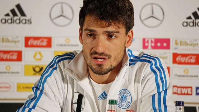 Mats Hummels nimmt Stellung zu seiner angeblichen Kritik an seinen Mitspielern bei Borussia Dortmund. Mats Hummels nimmt Stellung zu seiner angeblichen Kritik an seinen Mitspielern bei Borussia Dortmund.