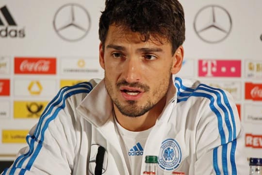 Mats Hummels nimmt Stellung zu seiner angeblichen Kritik an seinen Mitspielern bei Borussia Dortmund.