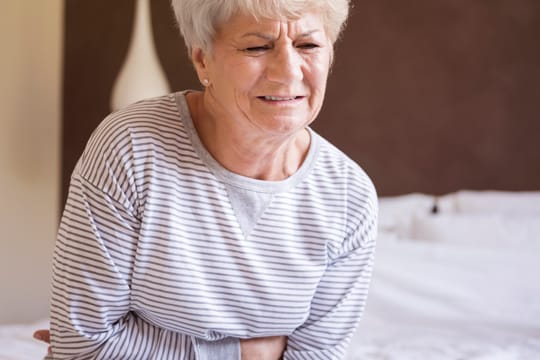 Wenn ein Myom Schmerzen verursacht, muss es entfernt werden. Dazu gibt es verschiedene Therapiearten.