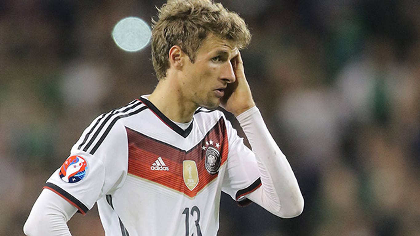 Thomas Müller ist sichtlich enttäuscht nach der Niederlage gegen Irland.