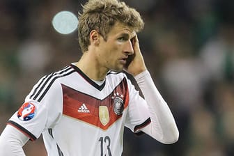 Thomas Müller ist sichtlich enttäuscht nach der Niederlage gegen Irland.