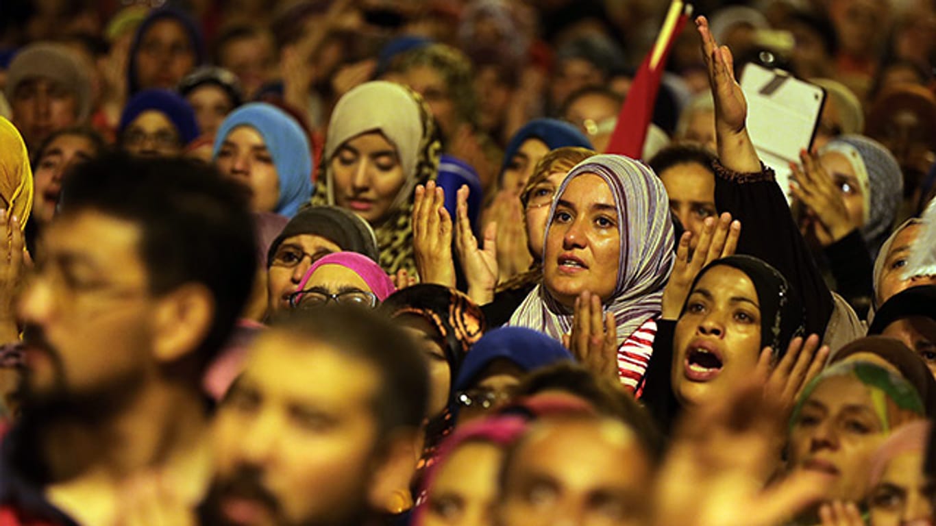 In Tunis begannen die Demonstrationen für eine pluralistische Demokratie.