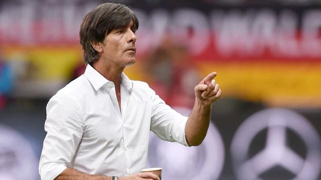 Bundestrainer Joachim Löw zieht die Zügel vor der Partie gegen Georgien an. Bundestrainer Joachim Löw zieht die Zügel vor der Partie gegen Georgien an.