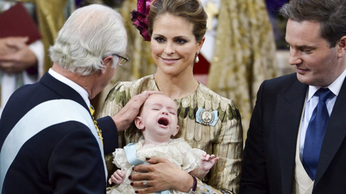Auch Opa Carl XVI. Gustaf konnte Prinz Nicolas nicht beruhigen.