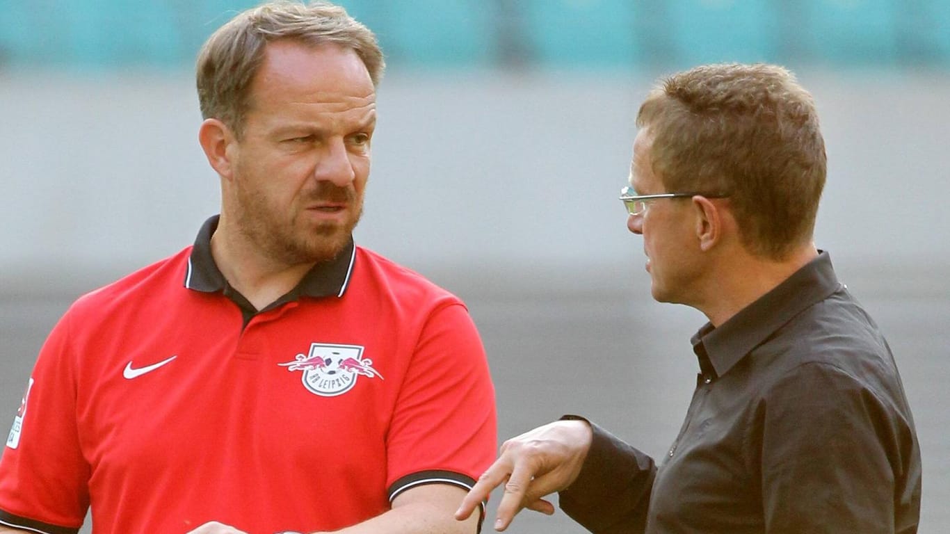 Alexander Zorniger (li., noch als RB-Trainer) und Ralf Rangnick im Gespräch.