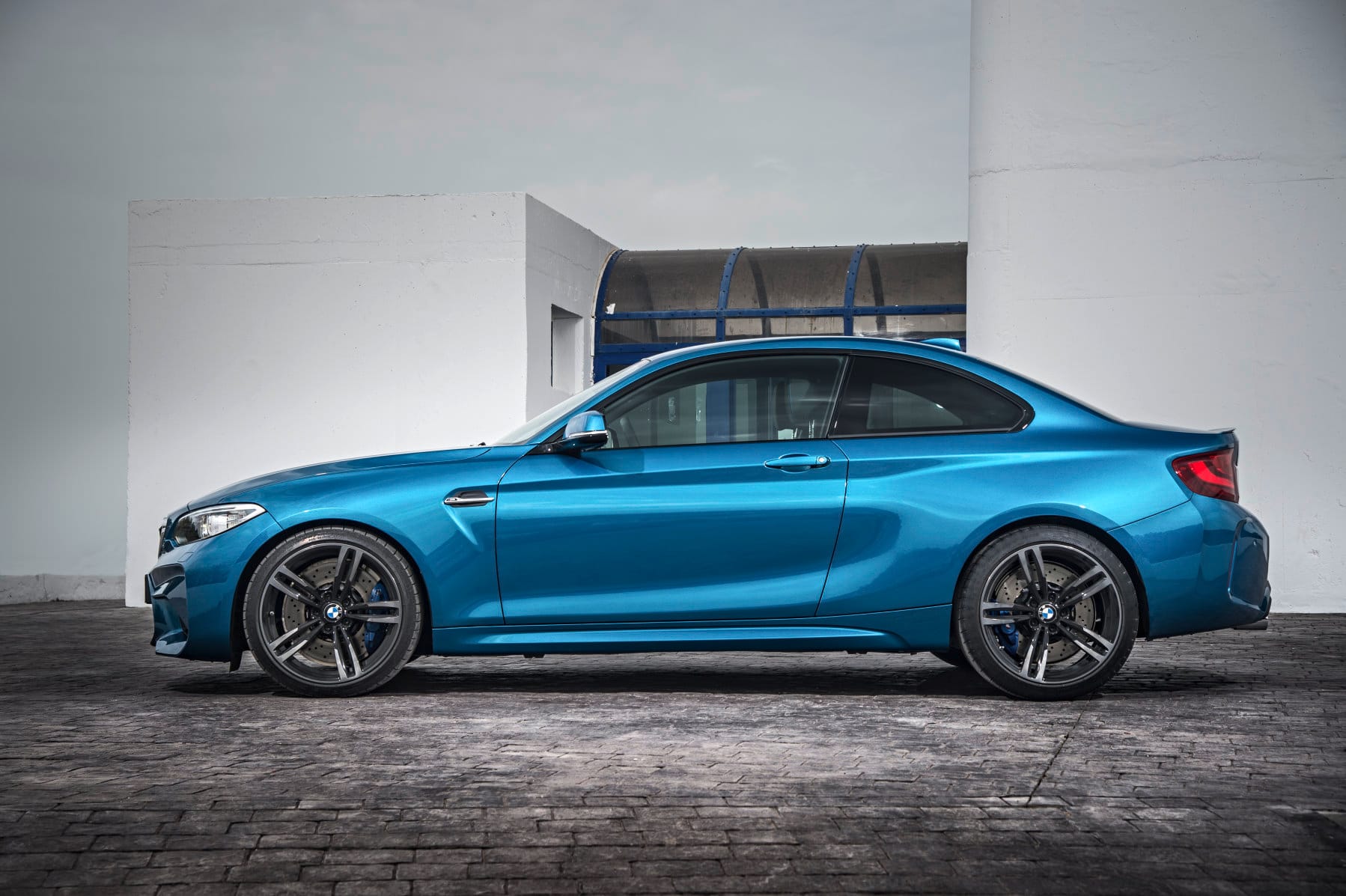 Vom BMW M3 / M4 übernimmt der M2 unter anderem Vorder- und Hinterachse in Aluminium-Leichtbauweise.