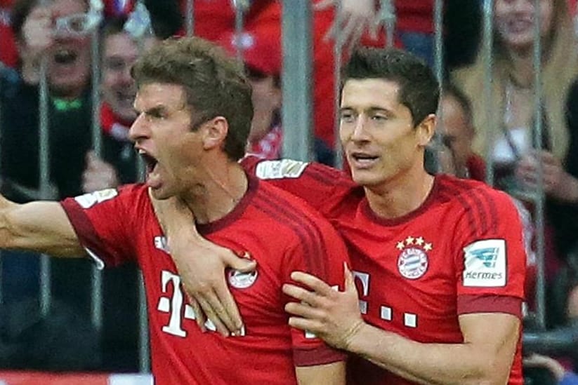 Bejubeln eins der vielen Bayern-Tore: Thomas Müller (li.) und Robert Lewandowski.