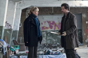 Peter Faber (Jörg Hartmann, r.) und Martina Bönisch (Anna Schudt, l.) scheinen in diesem "Tatort: Kollaps" die Rollen getauscht zu haben.