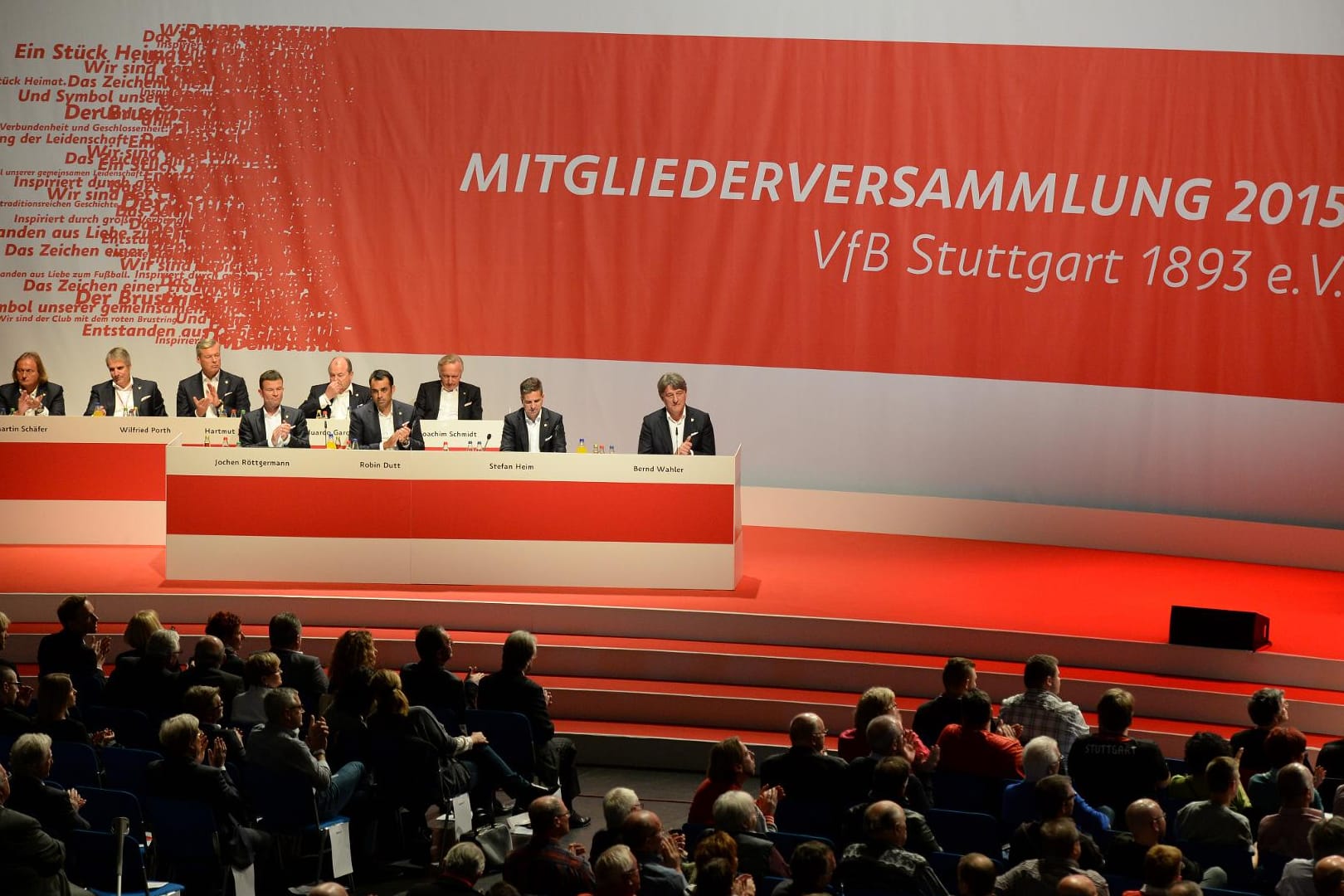 Der Vorstand und Aufsichtsrat bei der Mitgliederversammlung des VfB Stuttgart.