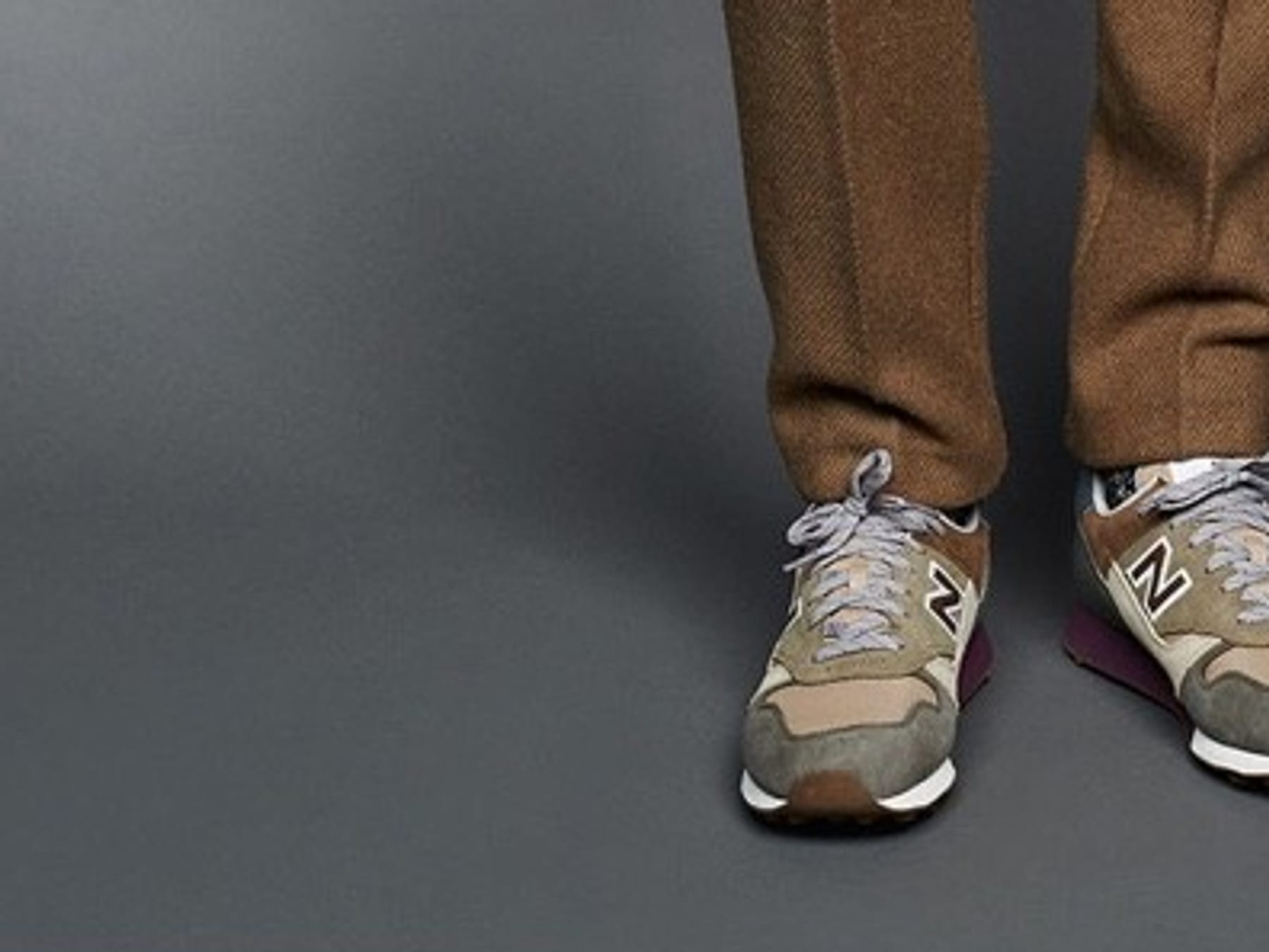tong Ontembare Dapperheid Sneaker zum Anzug? Die wichtigsten Dresscode-Regeln
