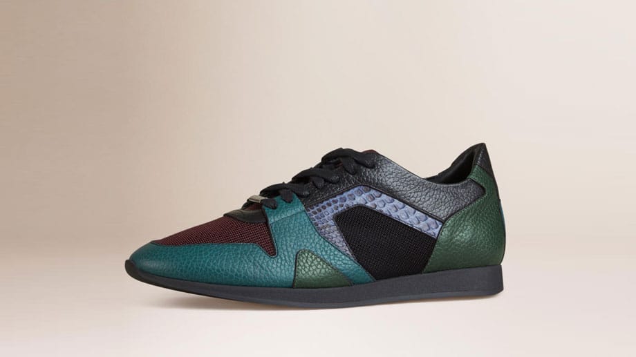 Perfekt für einen eleganten Anzug: Sneaker in gedeckten Farben wie von Burberry (695 Euro).