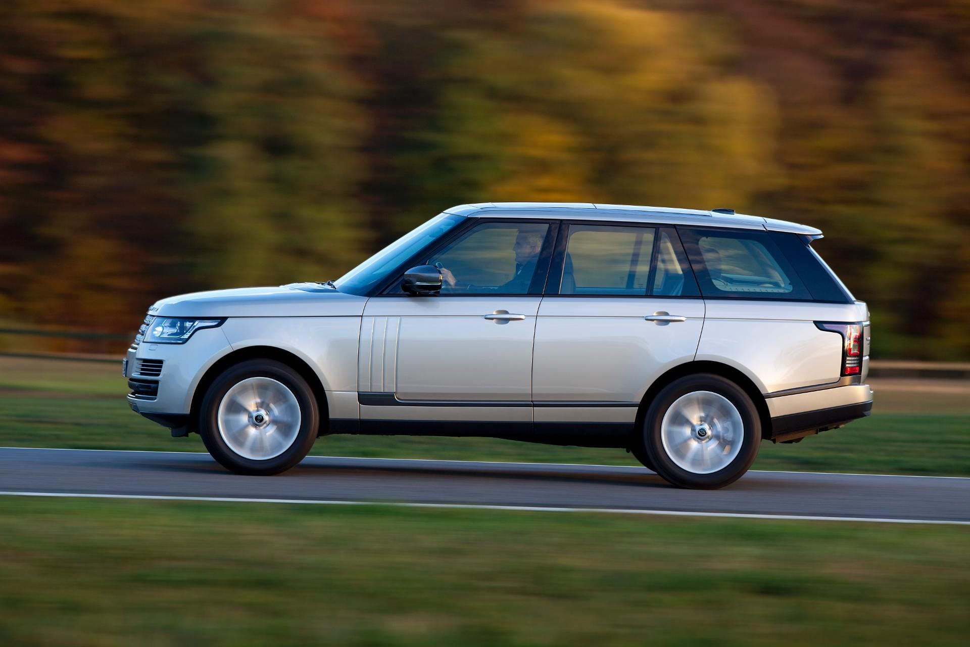 Auf Platz 1 der Range Rover 3,0 TD. Seine Quote liegt bei 57,4, der Schaden im Schnitt bei 73.096 Euro.