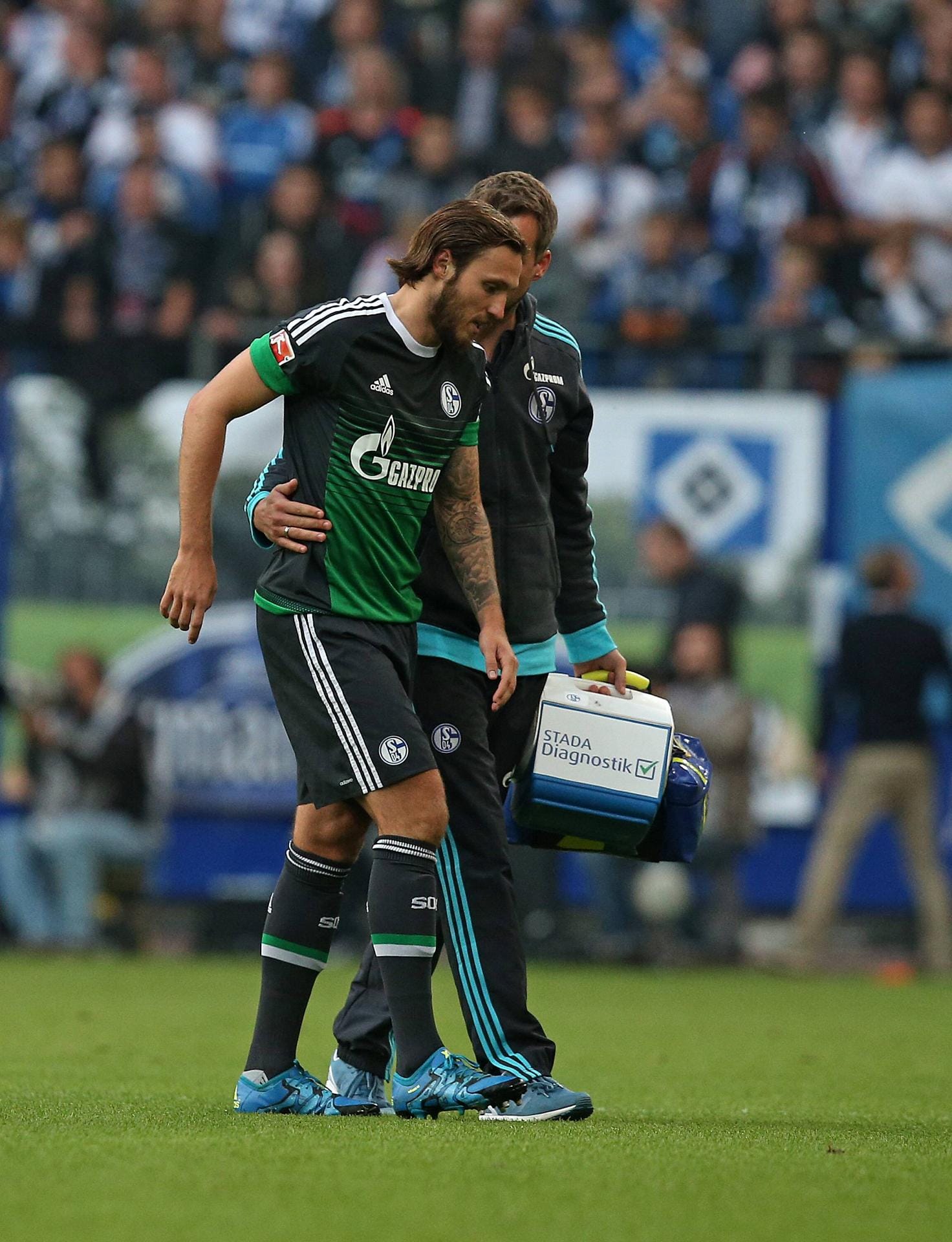 Auf Marco Höger müssen die Schalker wegen einem Teilriss des vorderen Kreuzbandes noch länger verzichten. Auf Marco Höger müssen die Schalker wegen einem Teilriss des vorderen Kreuzbandes noch länger verzichten.