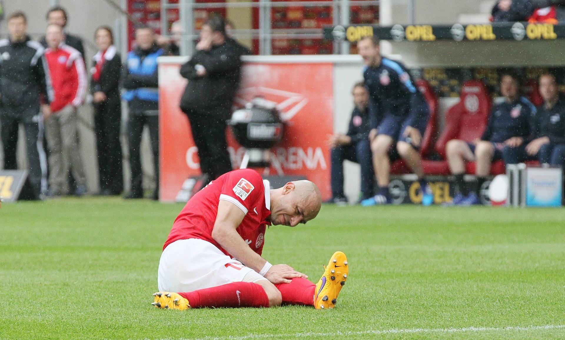 Mainzer Elkin Soto hofft, in der Rückrunde wieder spielen zu können. Mainzer Elkin Soto hofft, in der Rückrunde wieder spielen zu können.