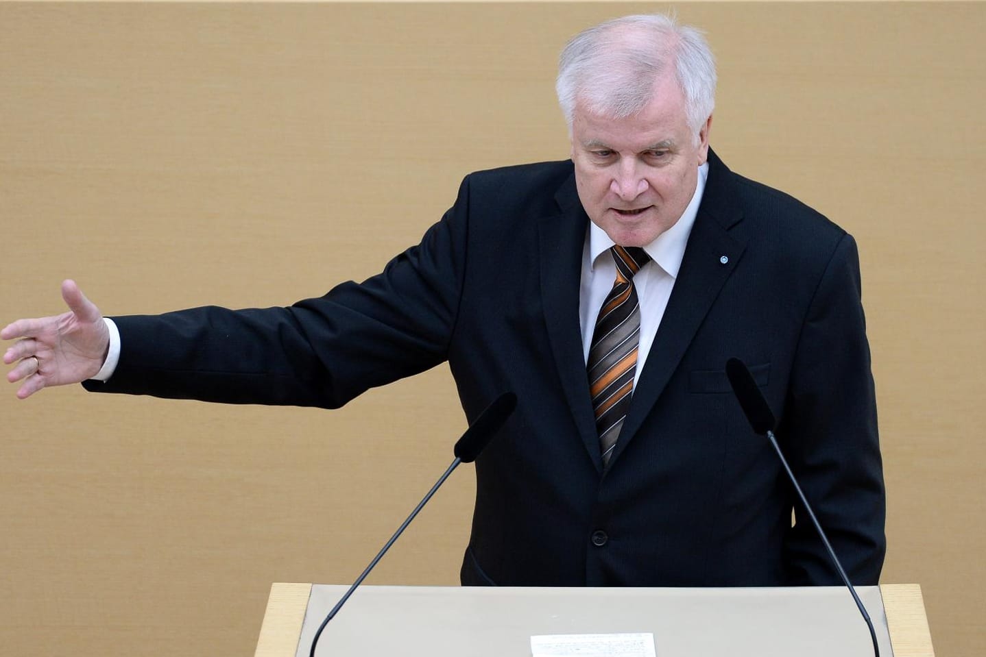 Horst Seehofer ist der Überzeugung, dass Deutschland nicht unbegrenzt Menschen aufnehmen könne.