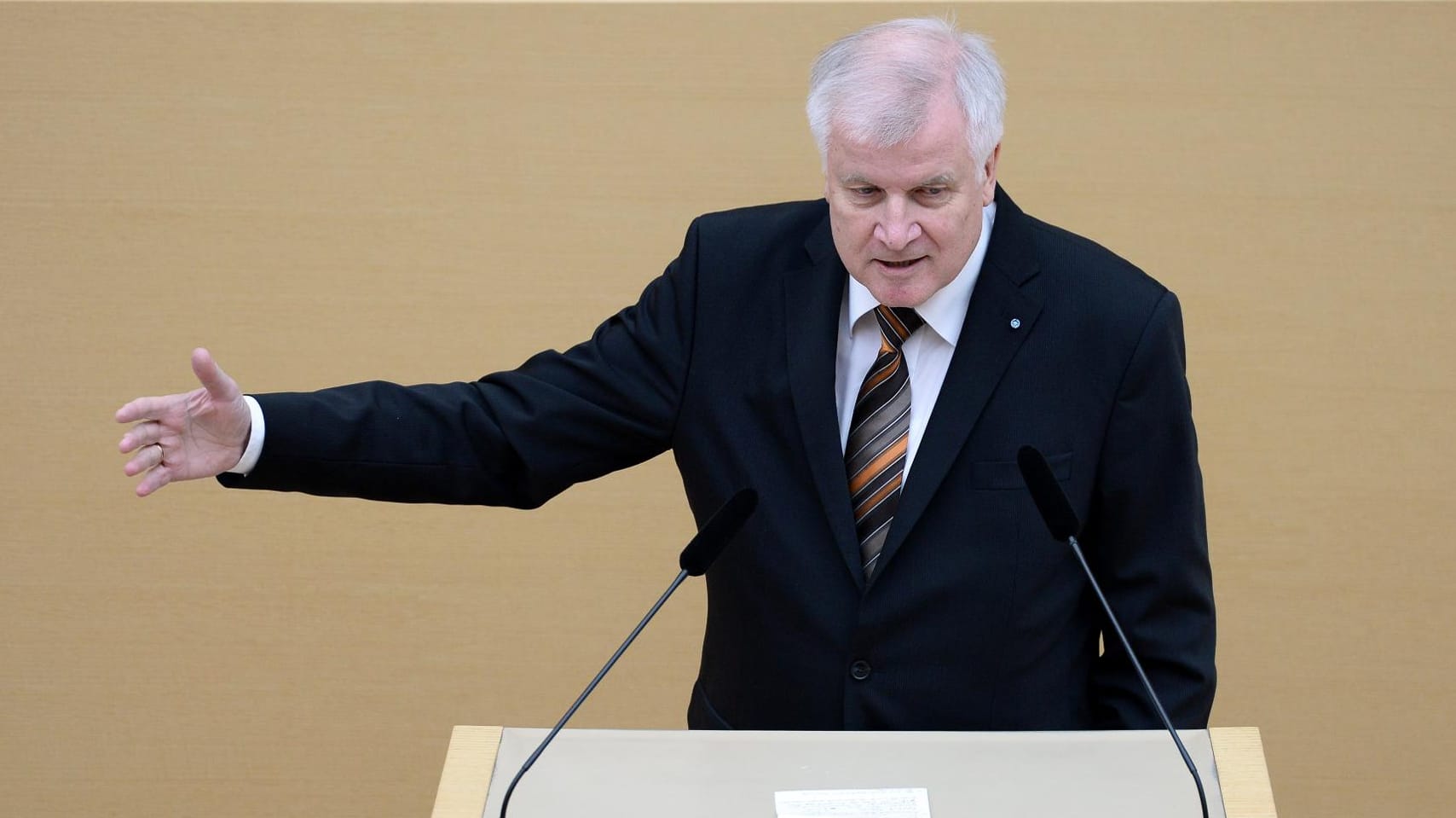 Horst Seehofer ist der Überzeugung, dass Deutschland nicht unbegrenzt Menschen aufnehmen könne.