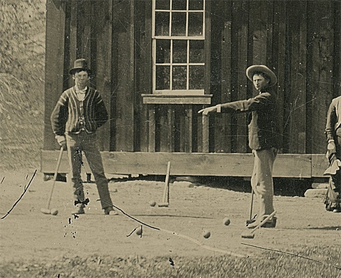 Tatsächlich ist hier (links im Bild) der berühmte Revolverheld Billy the Kid zu sehen.
