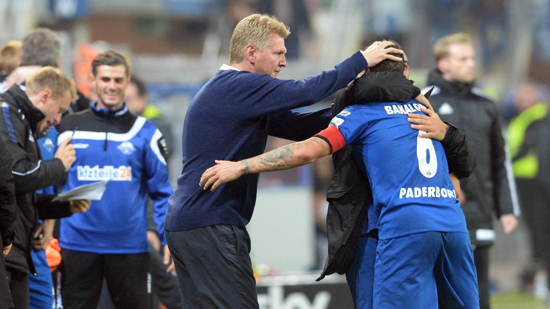 Großer Jubel bei Stefan Effenberg (li.) und seinen Spielern nach dem Erfolg über Braunschweig. Großer Jubel bei Stefan Effenberg (li.) und seinen Spielern nach dem Erfolg über Braunschweig.