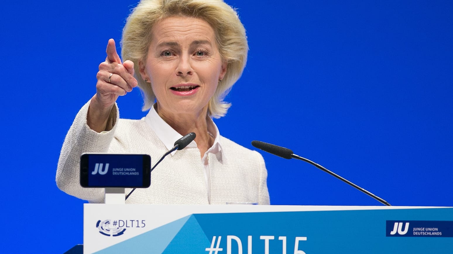 Hat eine klare Haltung zur Flüchtlingspolitik der Bundeskanzlerin: Verteidigungsministerin Ursula von der Leyen (CDU) in Hamburg beim Deutschlandtag der Jungen Union.