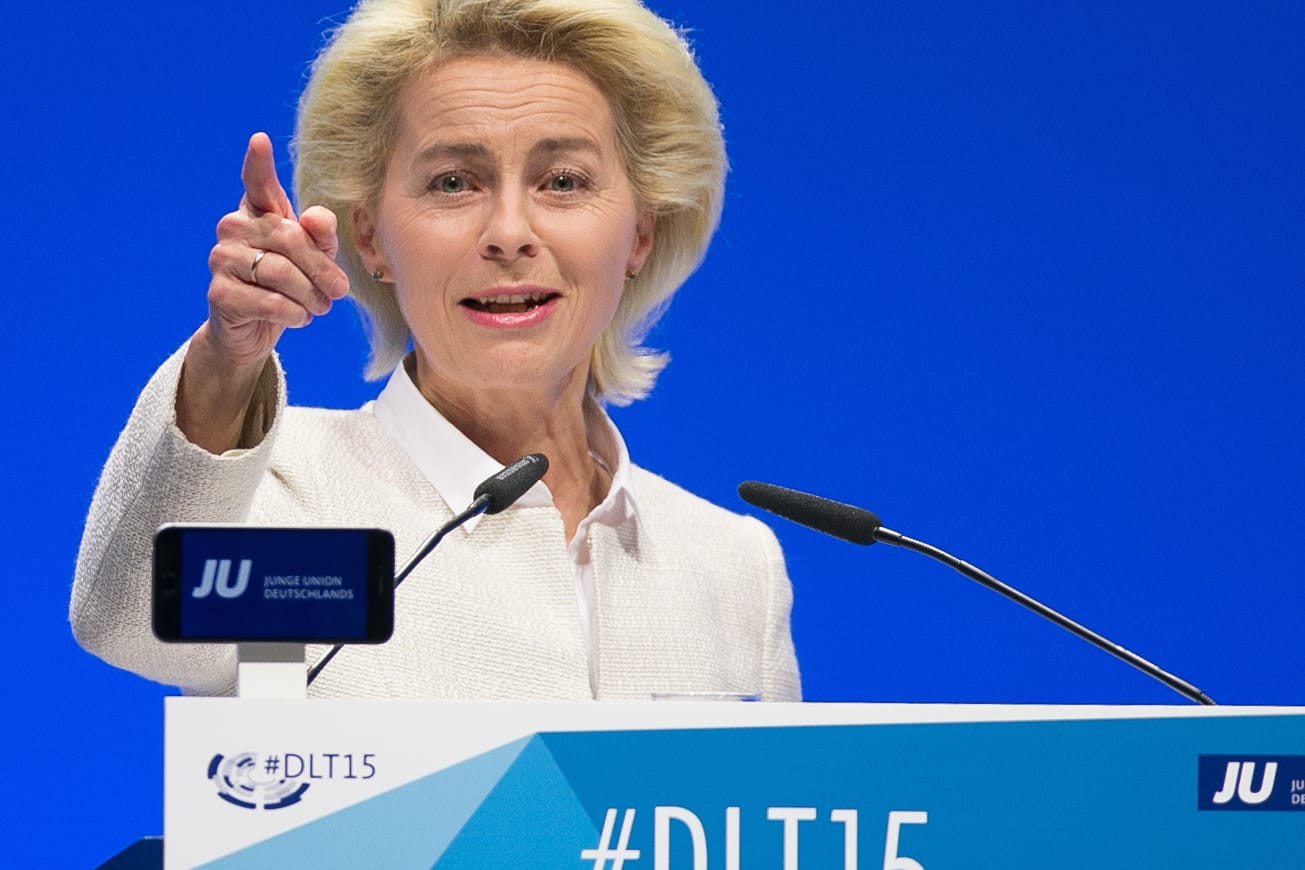 Hat eine klare Haltung zur Flüchtlingspolitik der Bundeskanzlerin: Verteidigungsministerin Ursula von der Leyen (CDU) in Hamburg beim Deutschlandtag der Jungen Union.