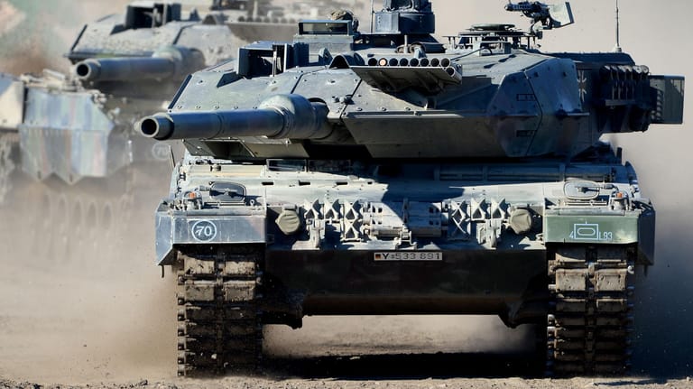 Der Kampfpanzer "Leopard 2" stammt aus der Panzerschmiede des Rüstungskonzerns Krauss-Maffei Wegmann.