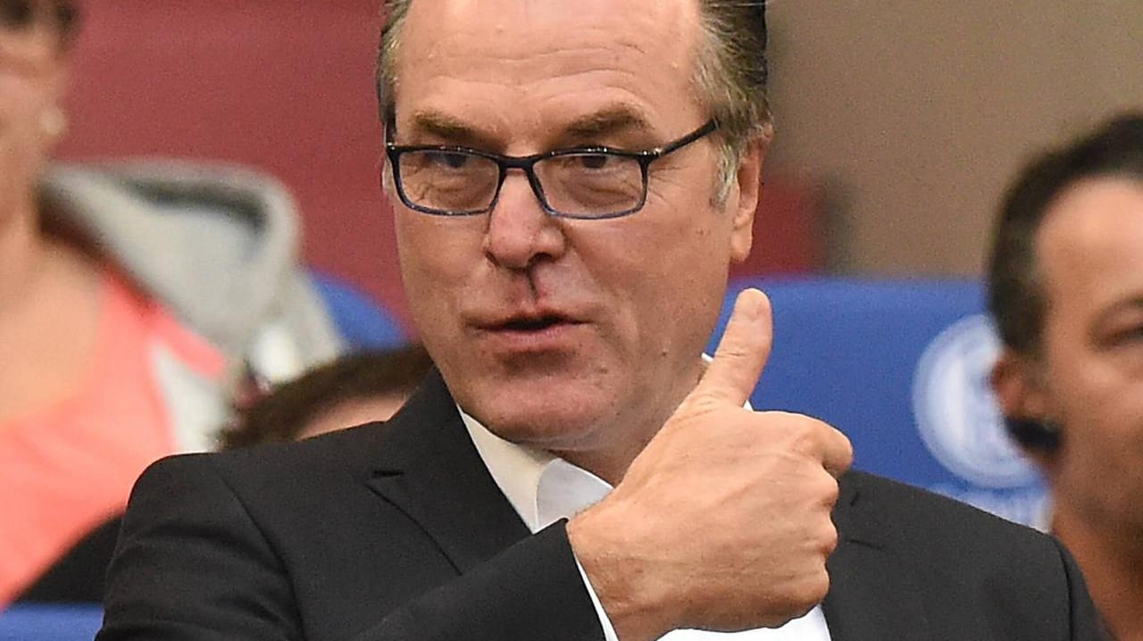 Clemens Tönnies engagiert sich für Menschen in seinem Heimatort. Clemens Tönnies engagiert sich für Menschen in seinem Heimatort.