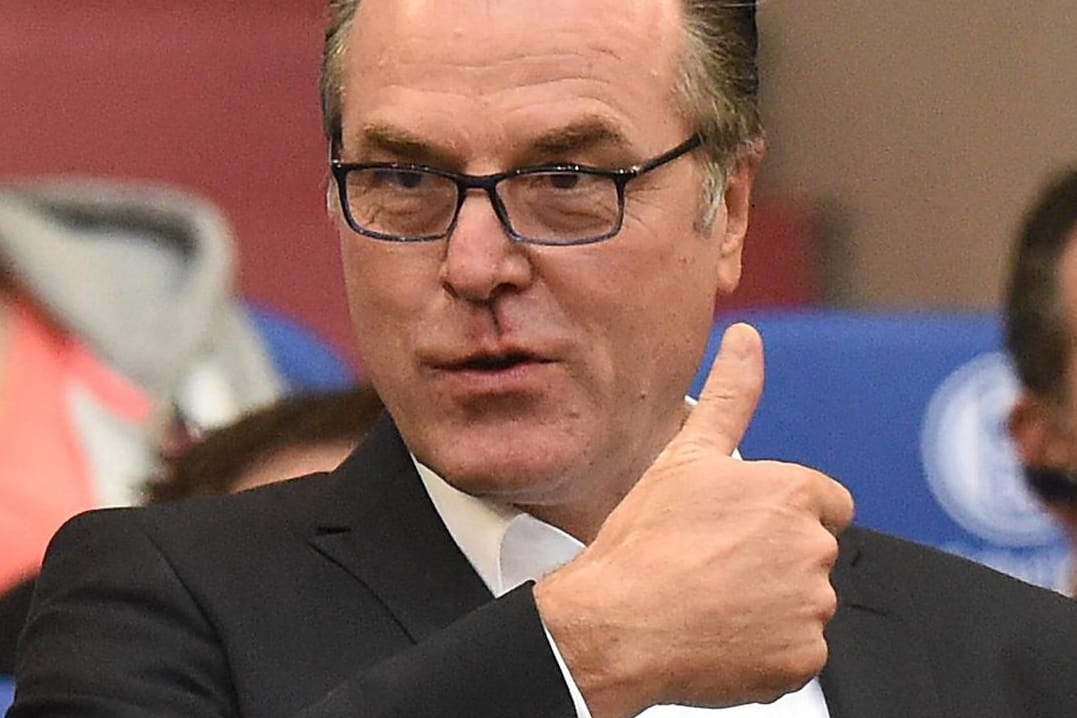 Clemens Tönnies engagiert sich für Menschen in seinem Heimatort.