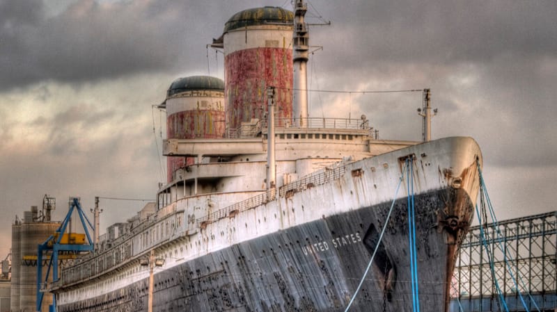 Einst der Stolz amerikanischer Ingenieurskunst - heute rostet die "SS United States" in Philadelphia vor sich hin.