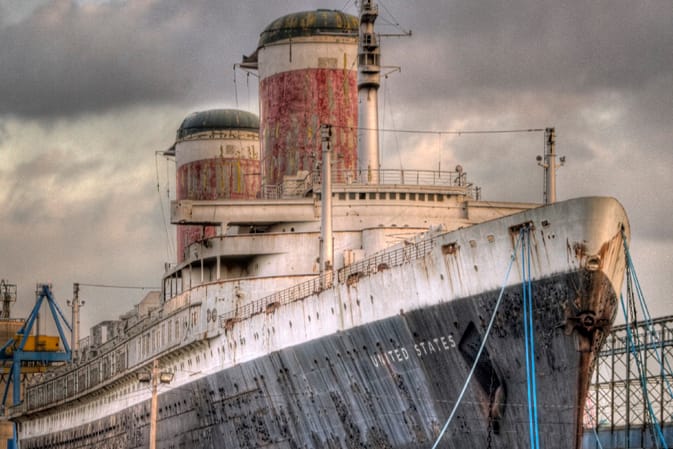 Einst der Stolz amerikanischer Ingenieurskunst - heute rostet die "SS United States" in Philadelphia vor sich hin.