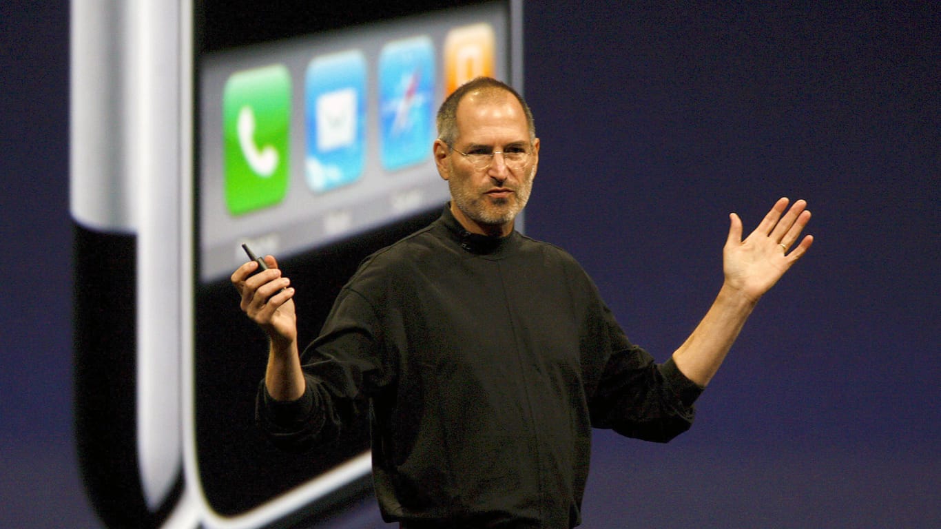 Am 9. Januar 2007 stellte Steve Jobs das erste Apple iPhone vor.
