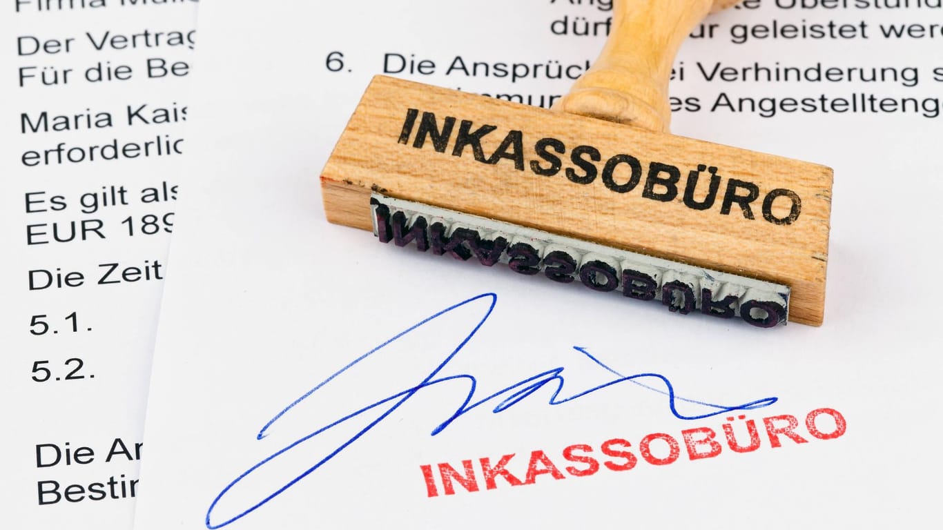 Mit einem Stempel ist es nicht getan: Inkasso-Unternehmen brauchen eine Zulassung.