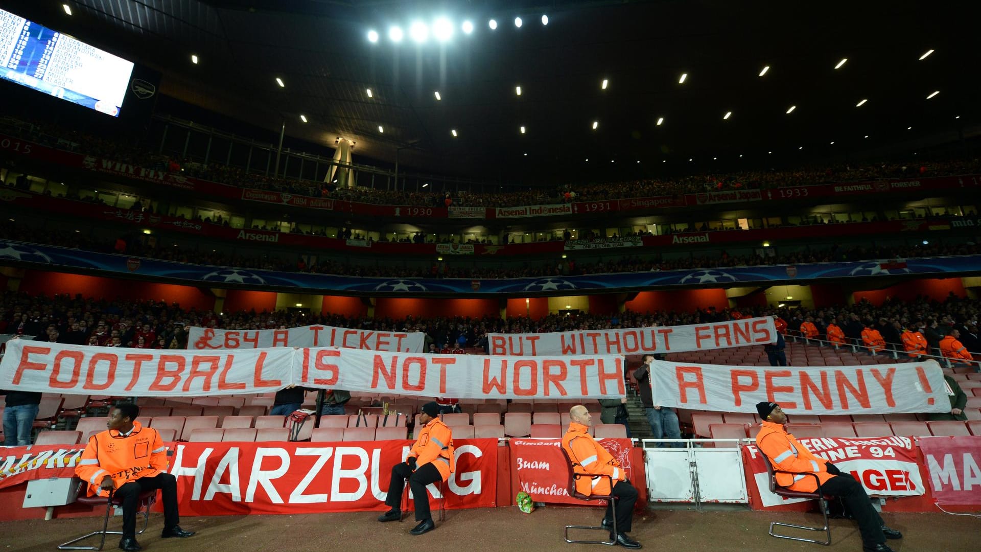 Protest-Aktion der Bayern Fans gegen die hohen Ticketpreise in London