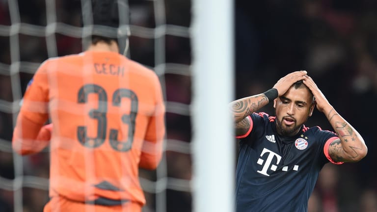 Nach zwölf Pflichtspielsiegen in Folge muss Arturo Vidal mit dem FC Bayern die erste Niederlage hinnehmen.