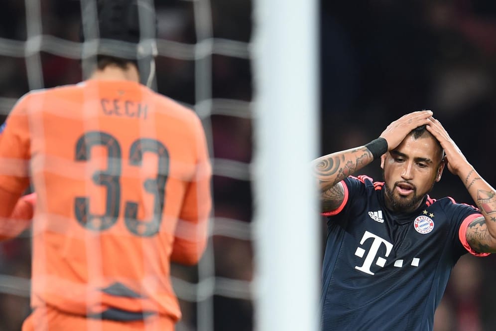 Nach zwölf Pflichtspielsiegen in Folge muss Arturo Vidal mit dem FC Bayern die erste Niederlage hinnehmen.